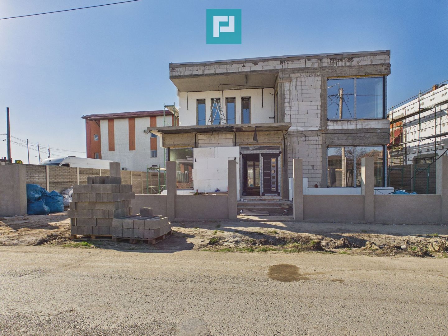 Casă deosebită în Parneava – Strada Griviței - Poză 1