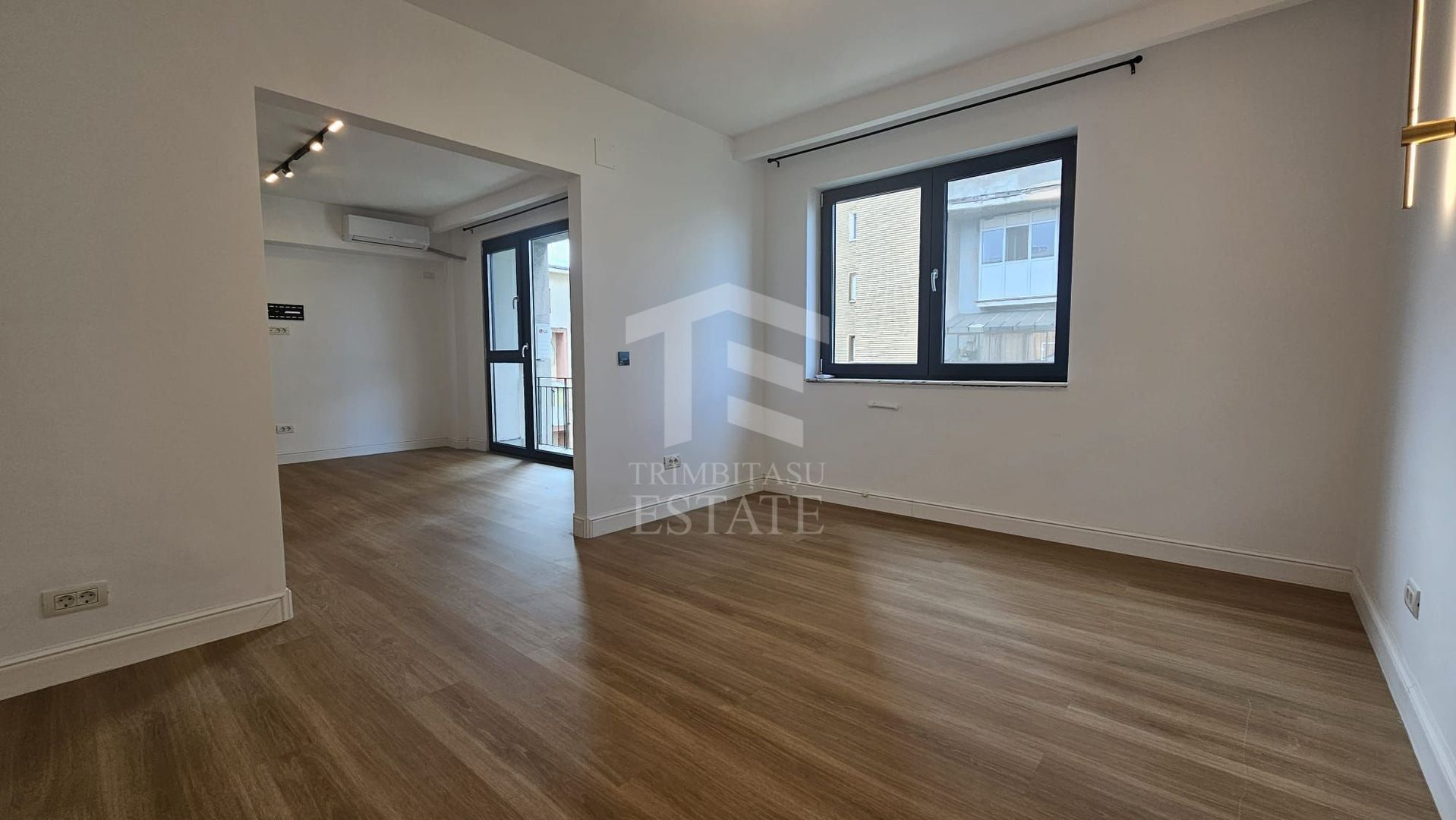 Unirii - Centru - 3 camere - Centrala proprie - mobila la comanda - Poză 2