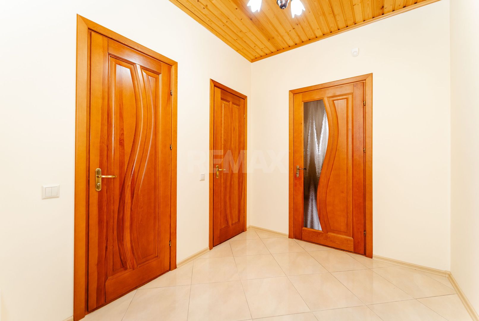 Se oferă spre închiriere casă în centrul orașului, ideală pentru birouri, clinică sau centru educați - Poză 9