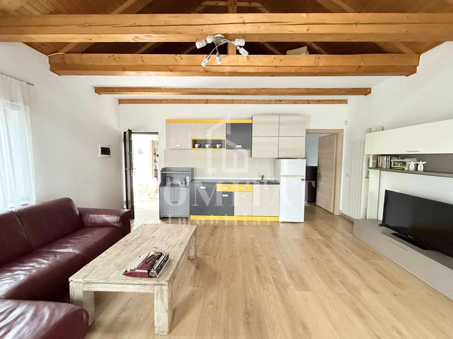 Casă cochetă cu teren generos și panoramă Chinteni - Poză 24