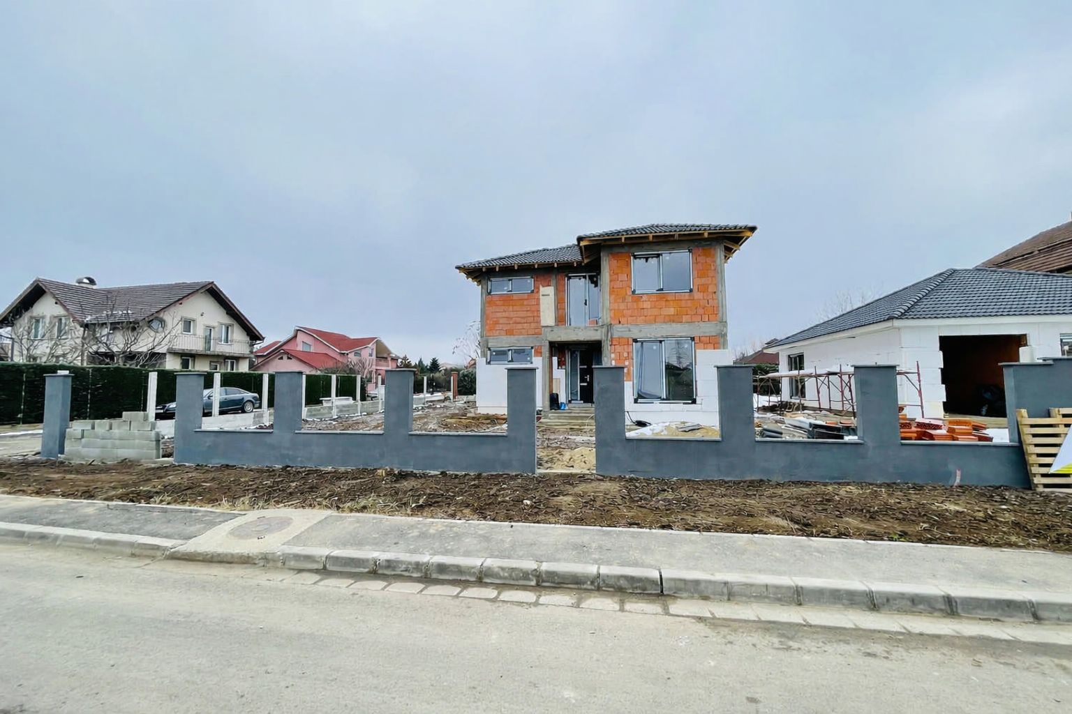 Casa semifinisata P+E zona Oncea - Poză 3