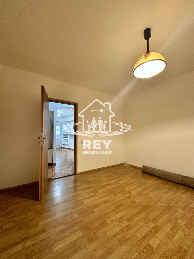 Apartament 4 camere cu garaj zona Strand- V.Aurie - Poză 9