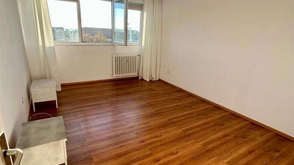 APARTAMENT 2 CAMERE SPLAIUL CRISANEI - Poză 2