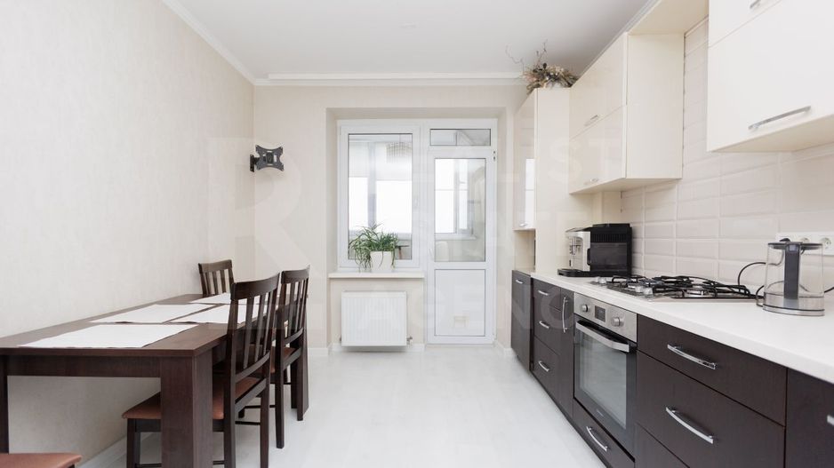 Vânzare, apartament, 2 camere + living, strada Alba Iulia, Buiucani - Poză 1