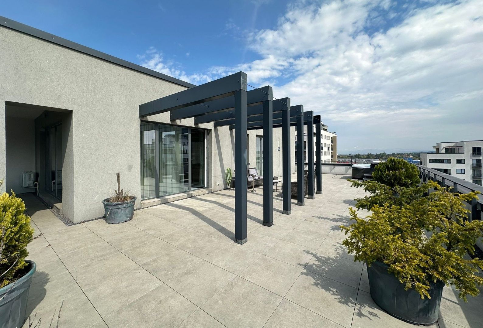 Vânzare penthouse LUX 4 camere cu terasa de 122 mp zona Coresi - Poză 1