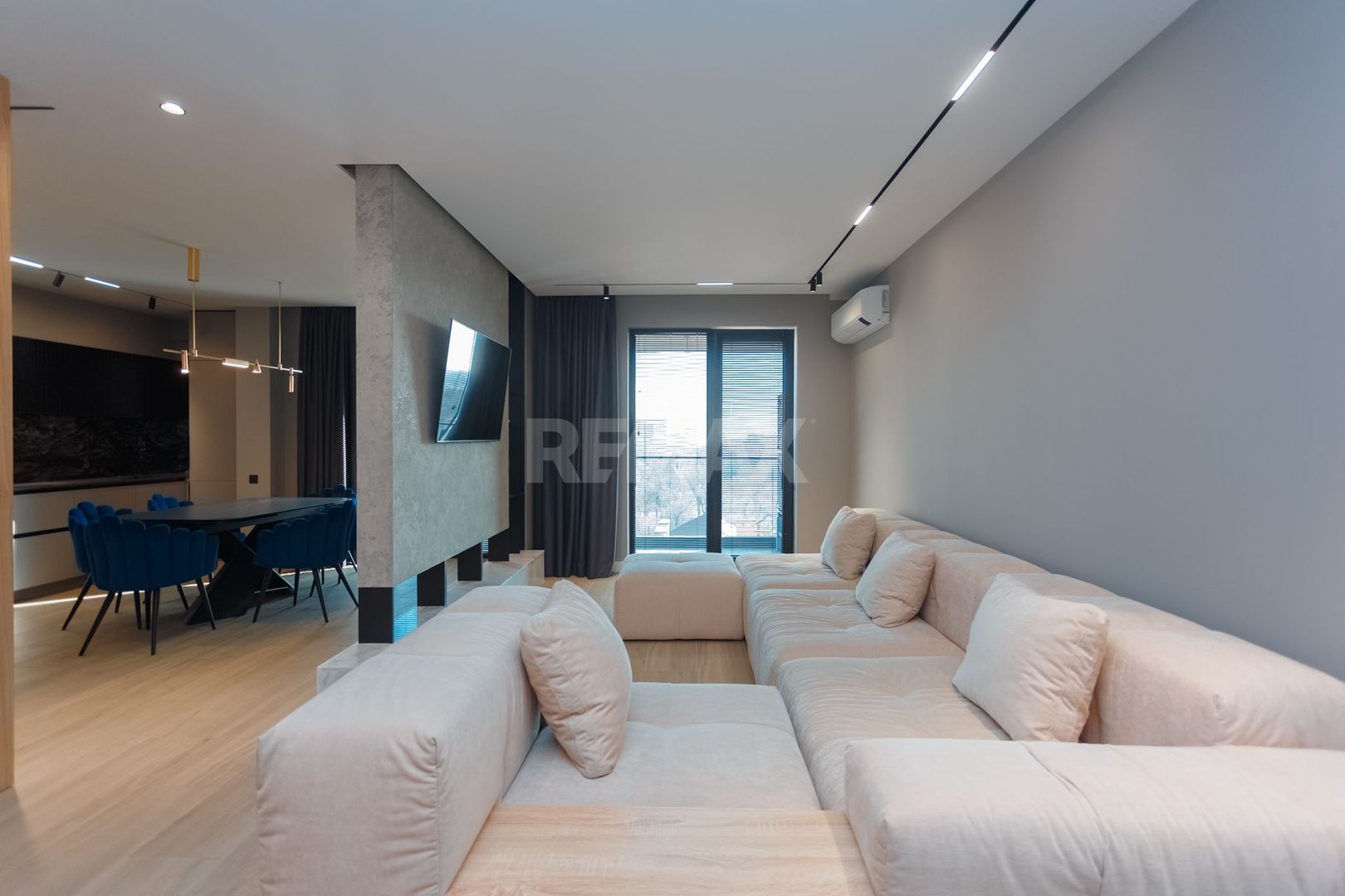 De vânzare apartament, 3 dormitoare + terasă, str. Teatrală 3, Centru. - Poză 1