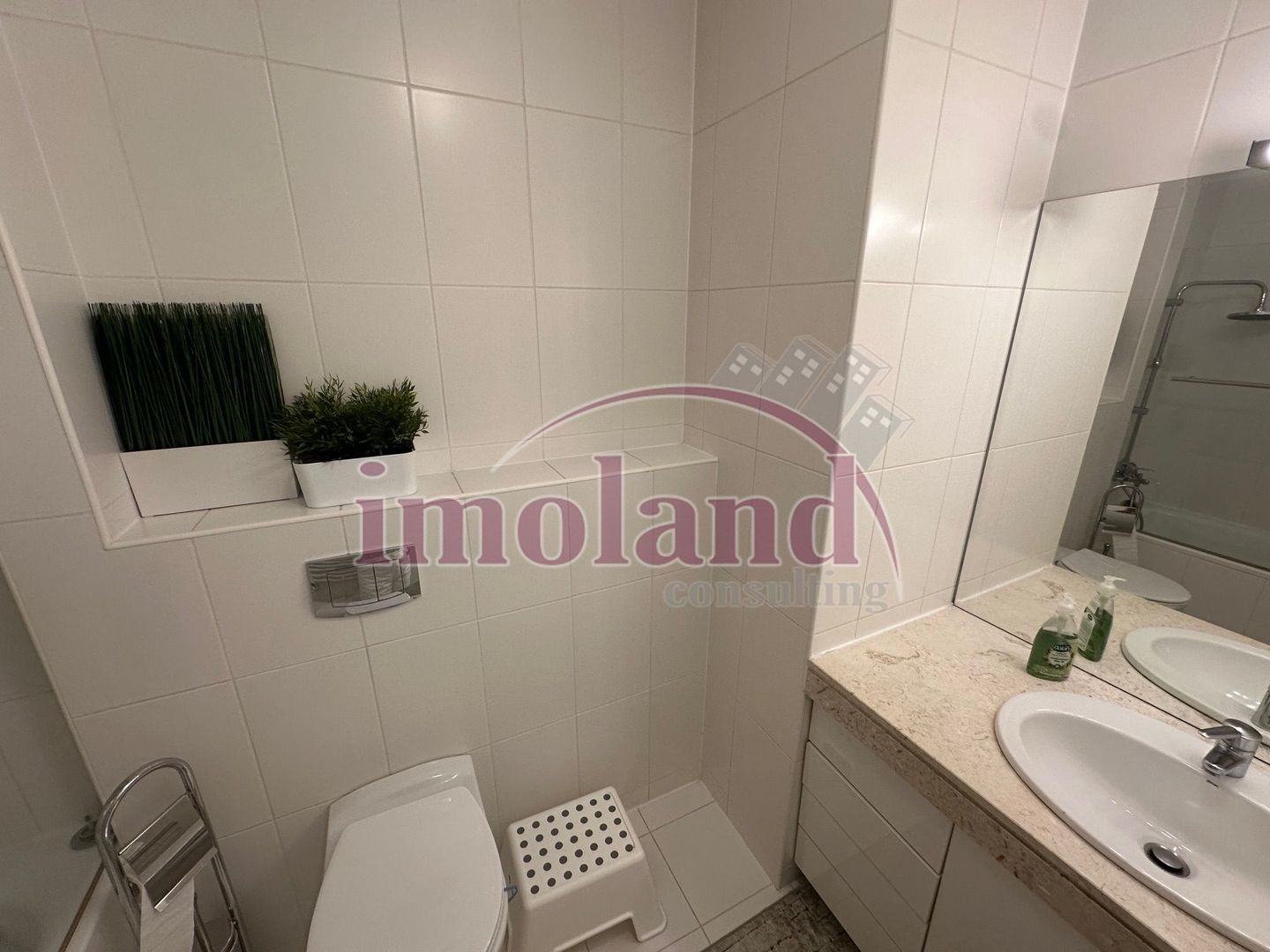 Vanzare - 3 camere cu logie - Complex DV24 - Calea Calarasilor - Poză 11