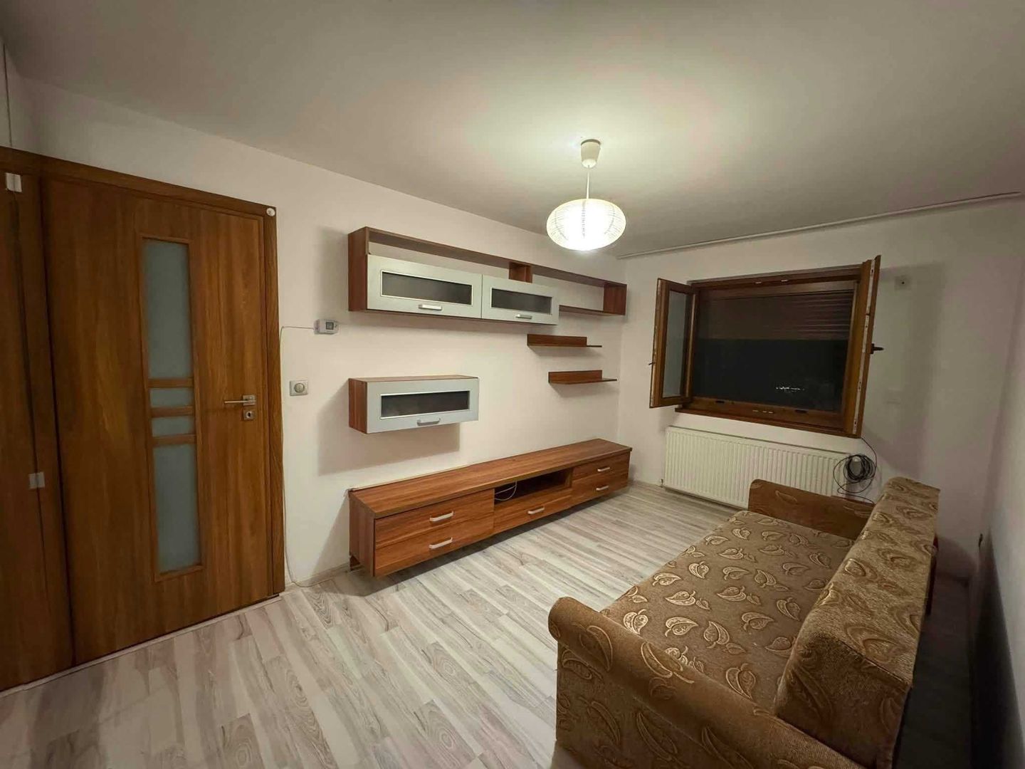BRASADAS vinde ap 1 cam mobilat si utilat. - Poză 1