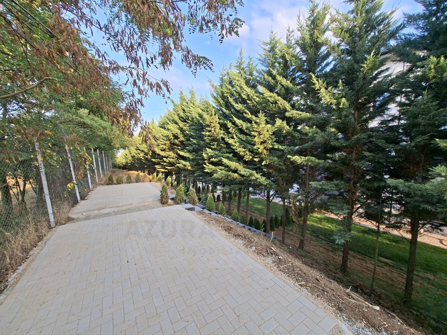Apartament premium 49.7 mp utili 2 camere si curte 50 mp in Da Vinci - Poză 1