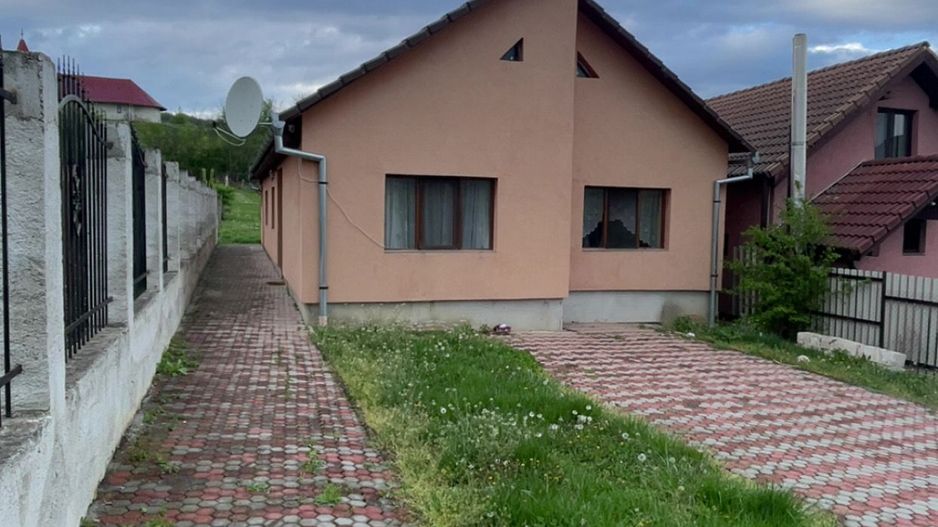 Casa de vanzare in Spatac - Poză 1