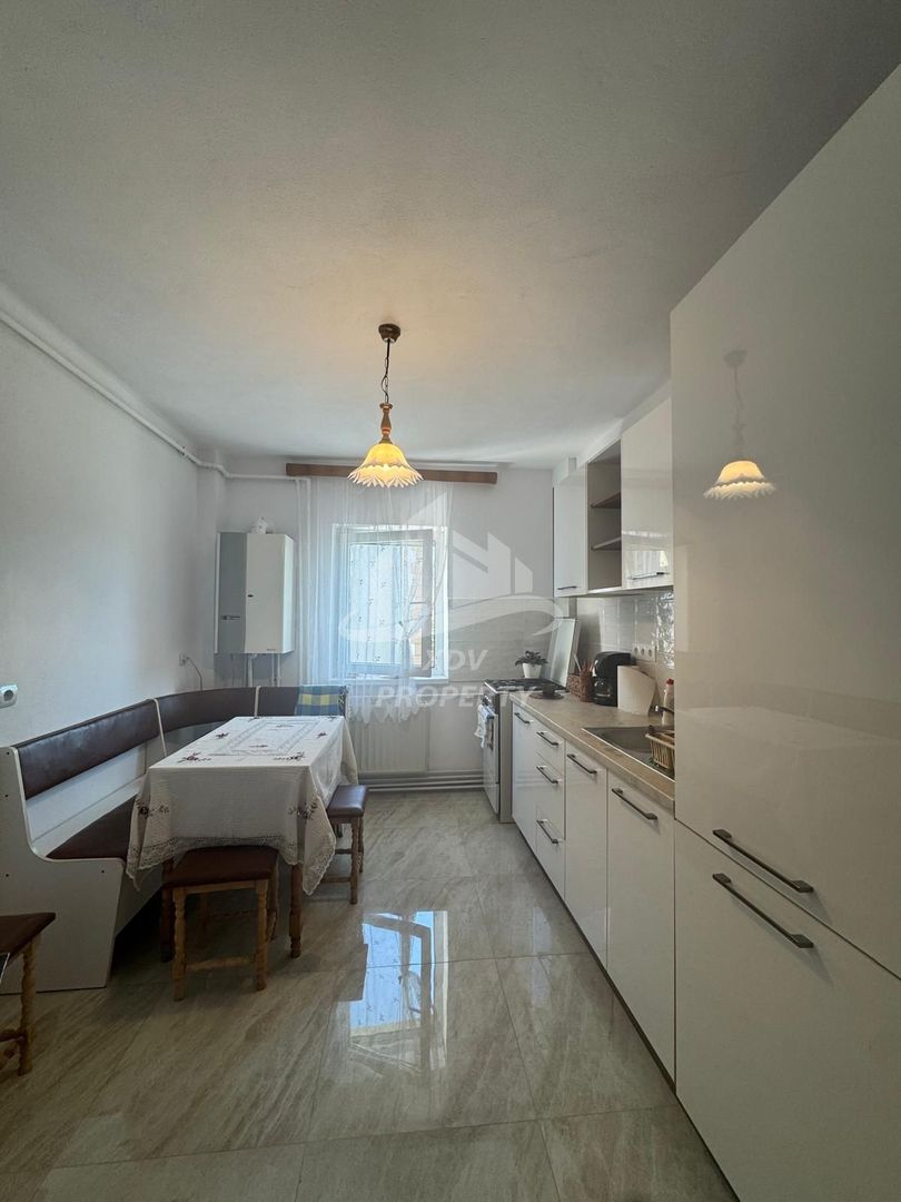 Apartament Calea Dumbravii ,Sibiu,  3 camere ,  2 bai , - Poză 1