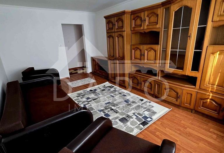 Vând apartament 3 camere - Poză 1