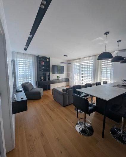 Apartament spațios și modern în Borhanci - Poză 2