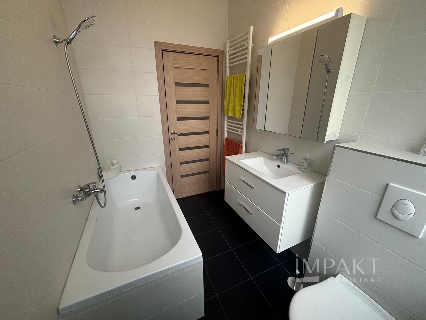 Oferim spre închiriere apartament cu 3 camere,  75mp,  zona centrala - Poză 8