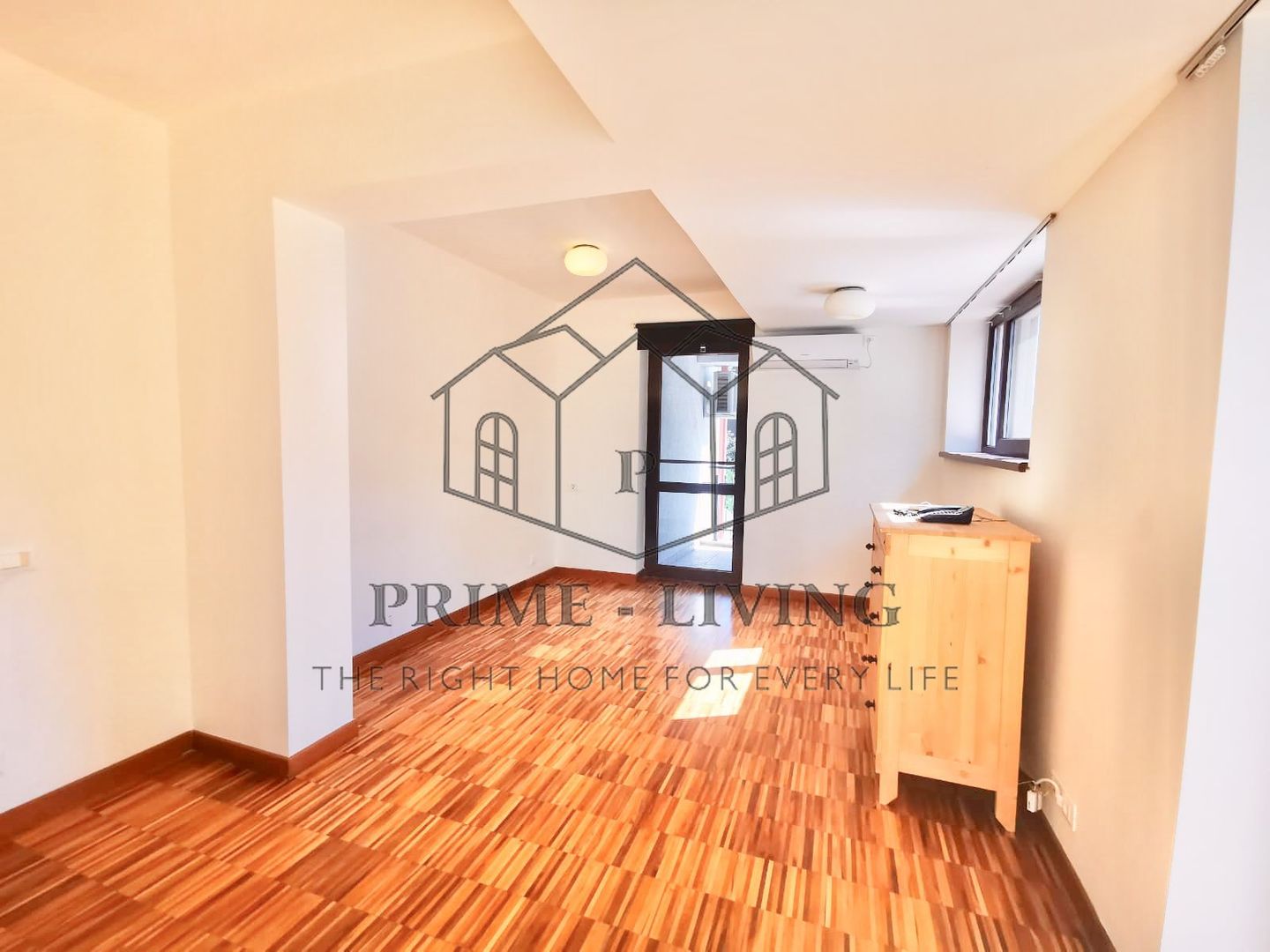 DE INCHIRIAT VILA CU 8 CAMERE, PISCINA SI GRADINA DE 1000MP IN PIPERA - Poză 16