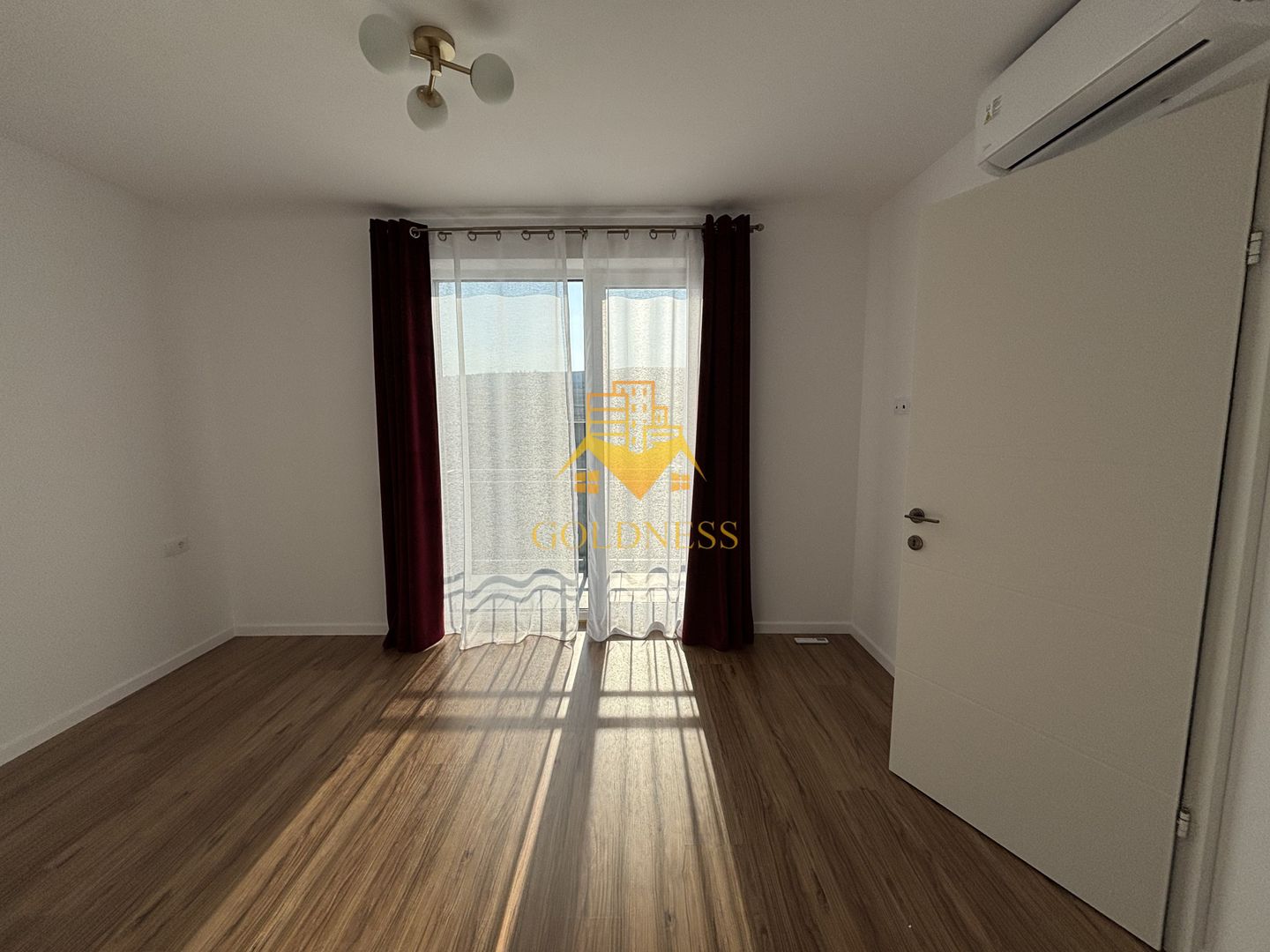 Duplex lux, de închiriat, 5 camere, parcare, curte, terasă,220mp teren - Poză 8