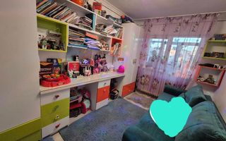 Apartament 3 camere, Podu Roș, modernizat și mobilat - Poză 1