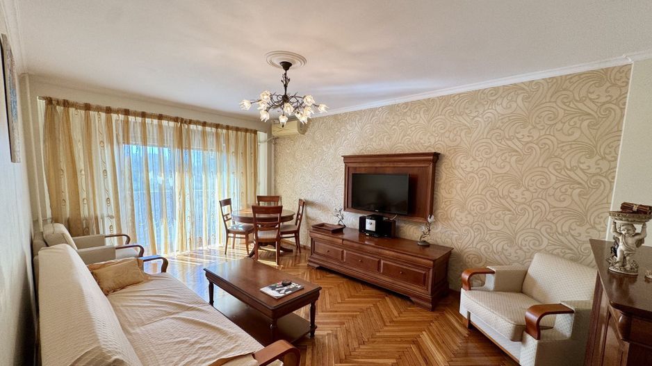 Închiriere Apartament 2 camere, vedere Palatul Parlamentului - Poză 1