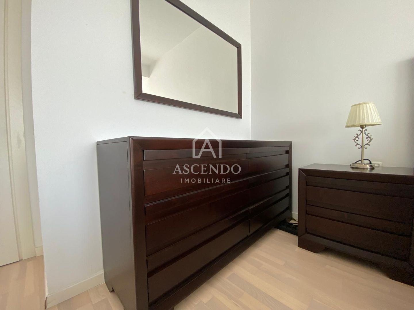 Apartament 3 camere, 2 bai premium mobilat lux , cu parcare inclusă - Poză 22