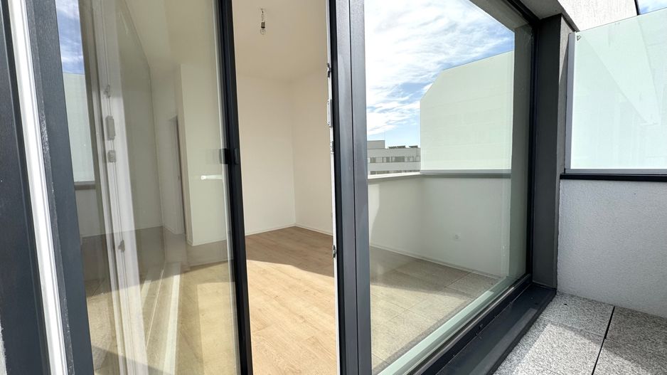 3 camere. Bucătărie închisă. Vedere panoramică. Reper Mall Colosseum - Poză 2
