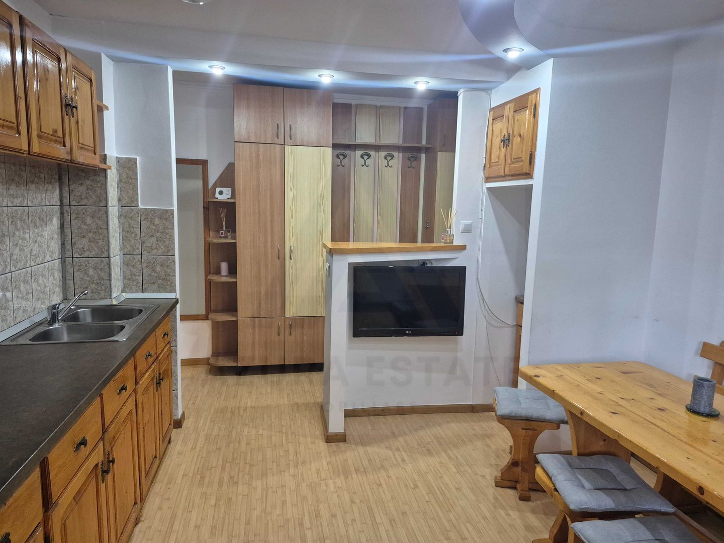 Apartament modern 2 camere parter 60 mp utili zona Vasile Aaron - Poză 4