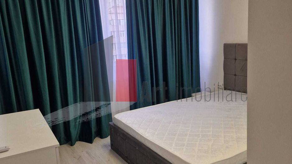 Inchiriez apartament  2 cam,metrou Eroii Revolutiei,complet renovat si utilat mo - Poză 1