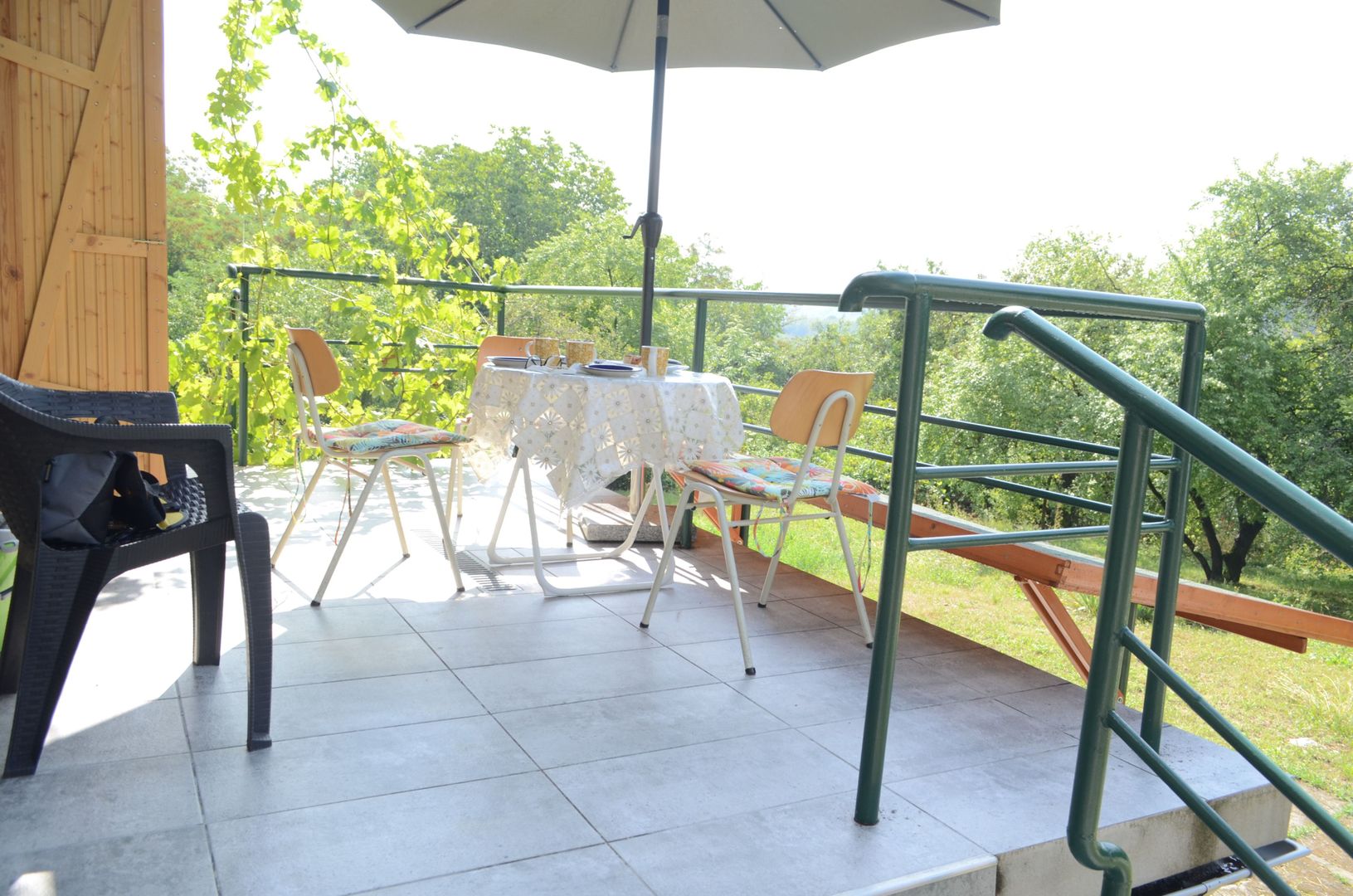 Casa renovata la tara complet mobilata si utilata - Poză 19