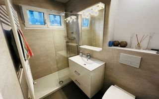 4 camere, 2 bai, centrala proprie - Poză 14