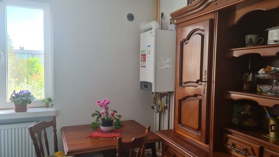 vand  apartament 2 camere, zona centrala, etaj 2, centrala gaz - Poză 2
