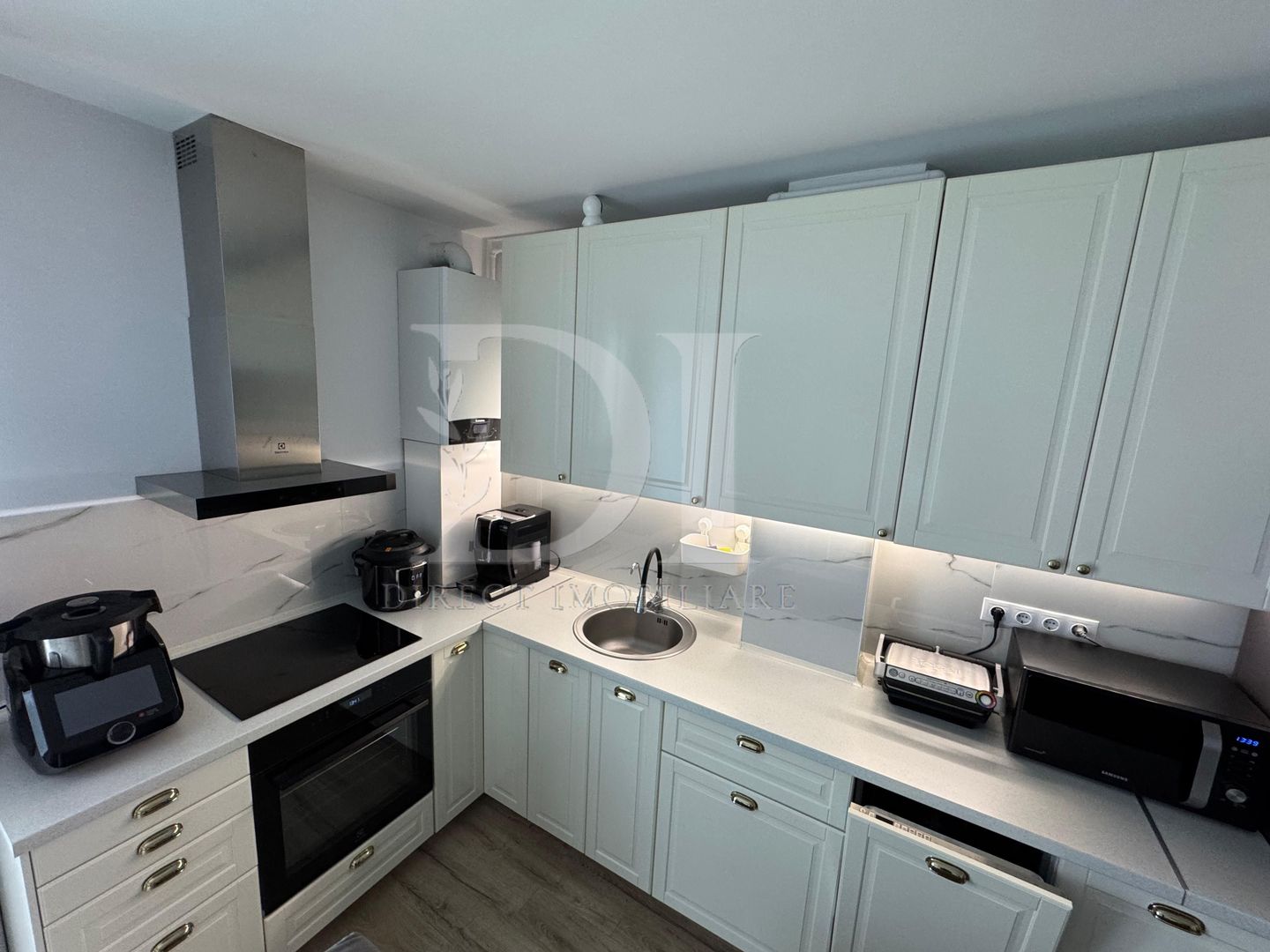 Apartament la cheile / etaj intermediar / Zona Eroilor - Poză 3