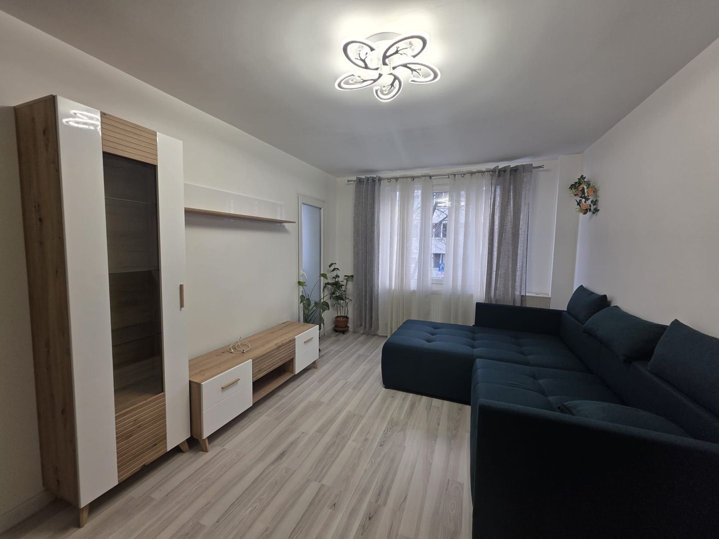Apartament -LA CHEIE- Mobilat/Utilat- Mutare imediată, Mobilier  NOU- - Poză 1