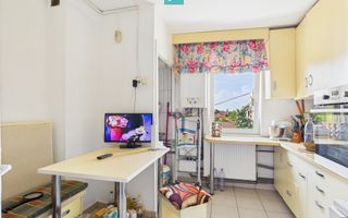 Apartament cu 3 camere, decomandat în Dâmbovița - Poză 10