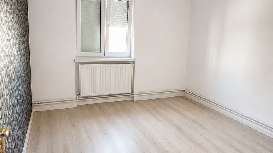 Apartament cu 3 camere renovat de vânzare in Sebeș - Poză 1