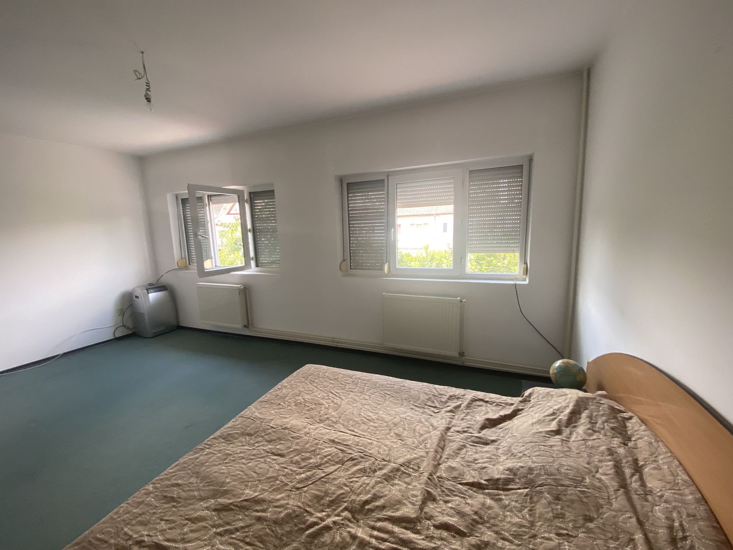 Casa de vânzare/închiriere zona Lunei - Poză 12