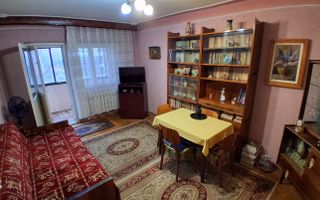 3 camere decomandat, ultracentral, etaj intermediar Iasi - Poză 2