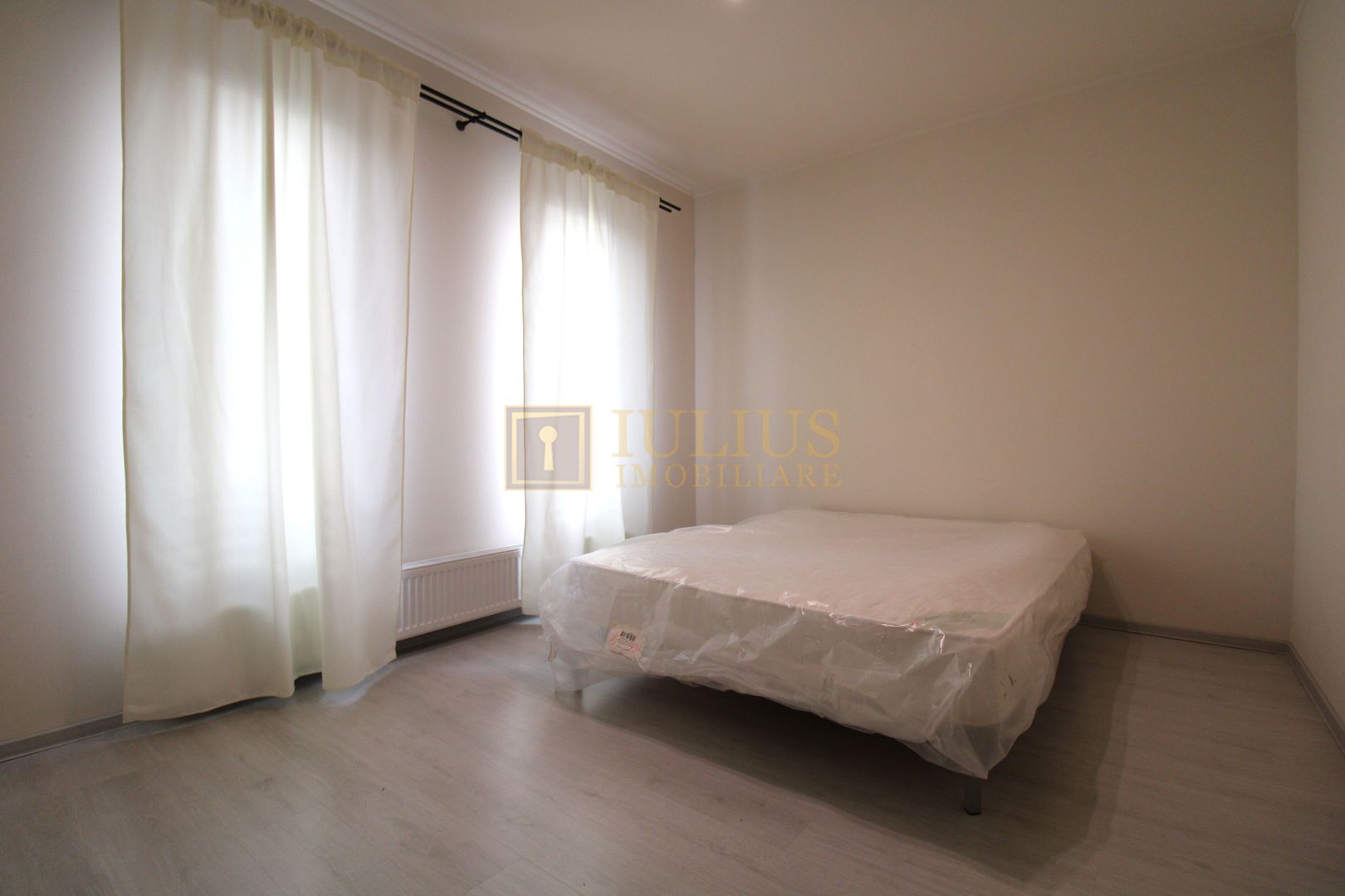 Casa Giroc, 4 camere, 2 bai, curte interioara. - Poză 14