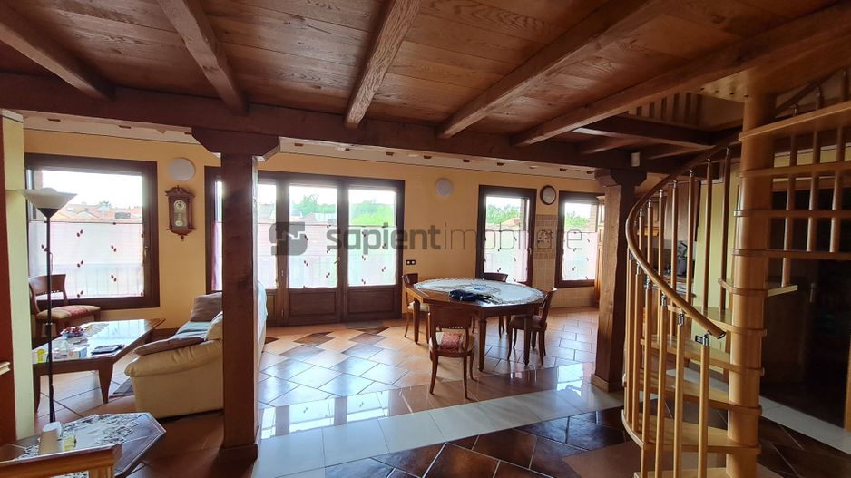 SAPIENT IMOBILIARE / Apartament deosebit - str. Cuza Vodă - Poză 1