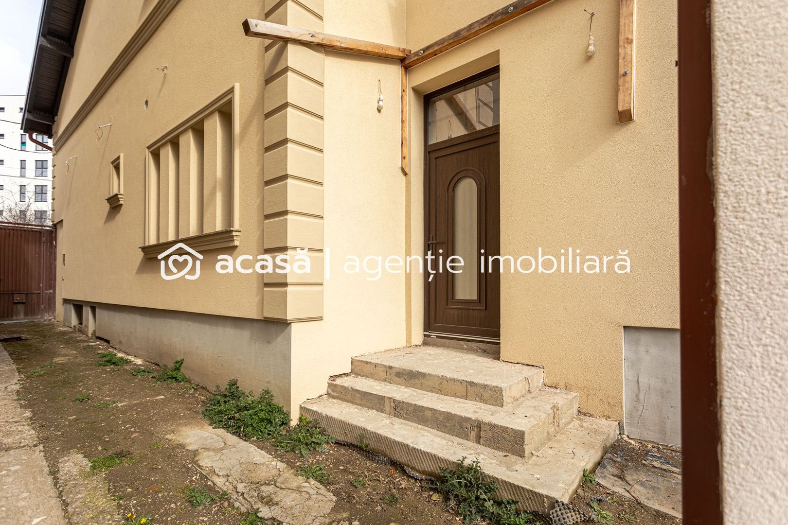 Casă / Vilă semifinisată cu destinații multiple zona centrală - Poză 2