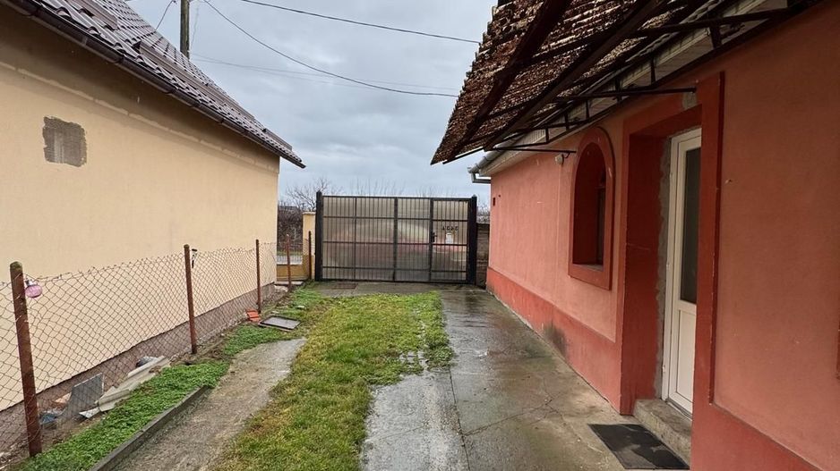 Casa de vanzare zona Sacadat - Poză 10