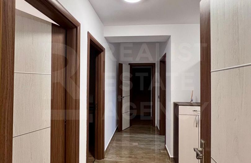 Apartament cu 3 camere – 13 Decembrie, Coresi la 5 minute pe jos. - Poză 7