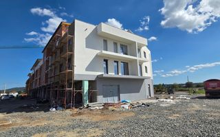 Ap cu 3 camere la etajul 2, incalzire in pardoseala, balcon si parcare - Poză 2