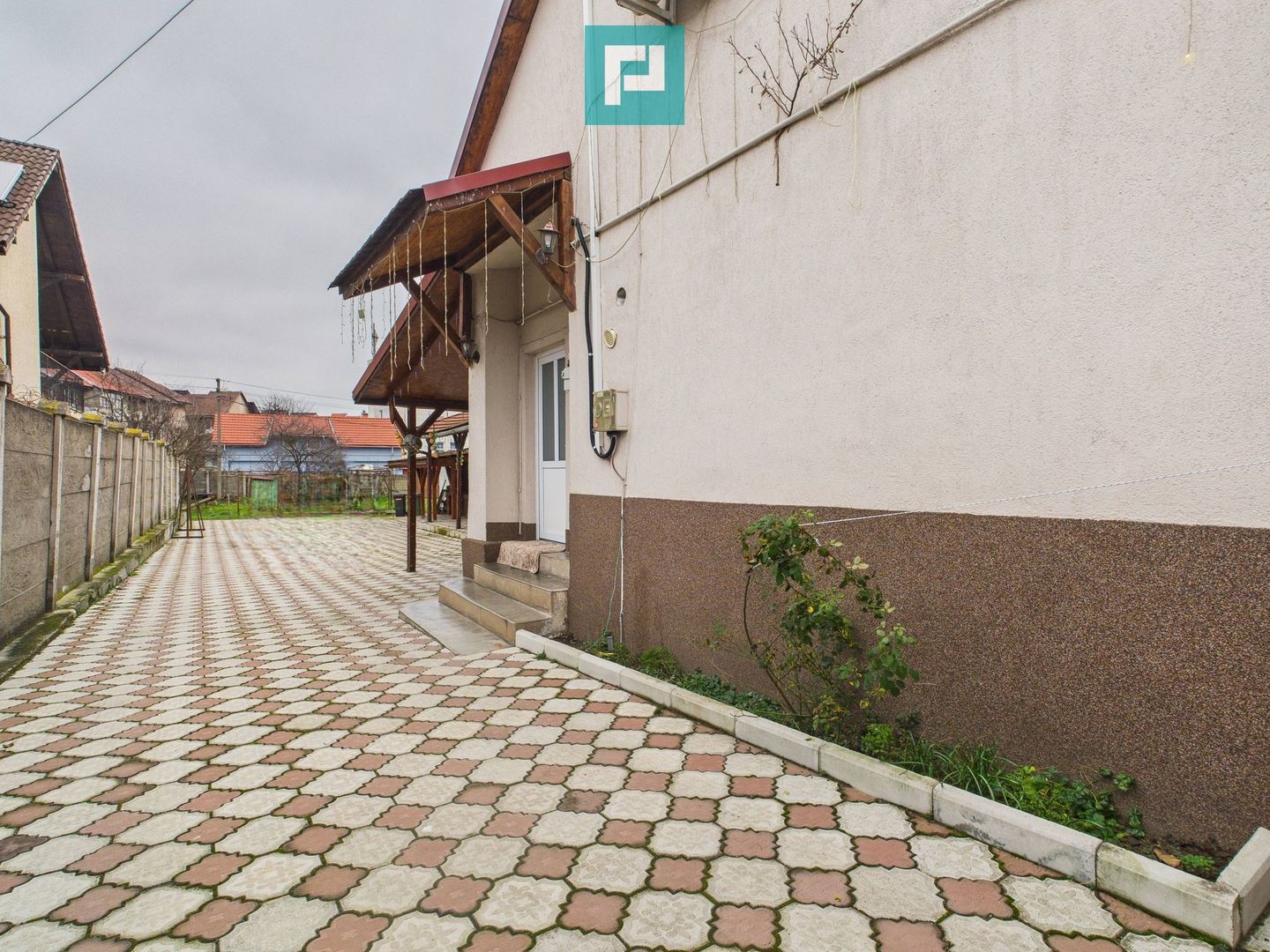 Două case, curte mare, lângă Castelul Huniazilor - Poză 29