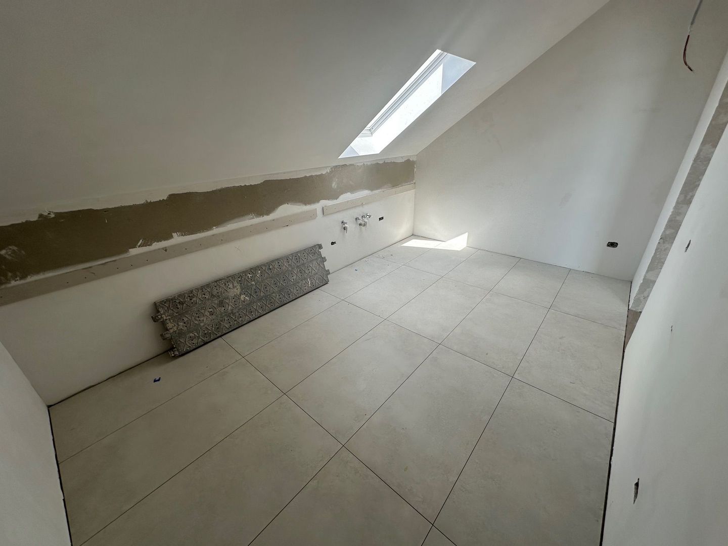 Apartment bloc nou cu lift si loc de parcare inclus - Poză 9