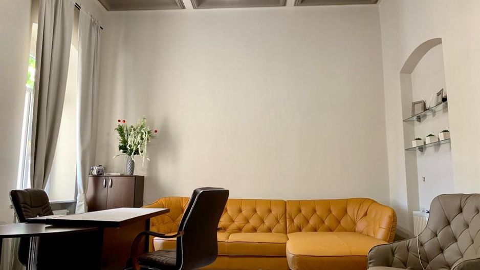 Birou ultracentral, pe Revoluției, cu loc de parcare - Poză 2