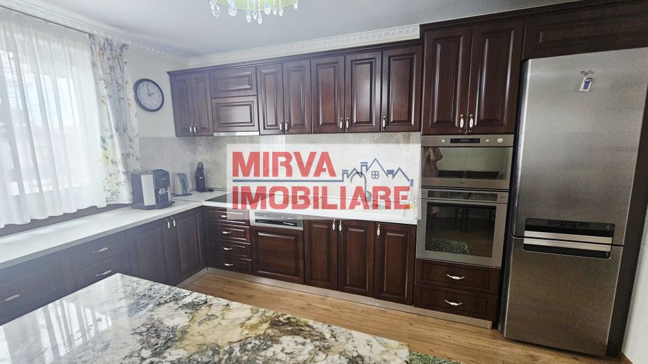 Vilă spațioasă Strejnicu S+P+1E+M, 8 camere, garaj, teren 595 mp - Poză 35