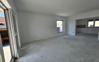 Casa Sibiu, intrare Selimbar, garaj, pivnita, curte mare - Poză 9