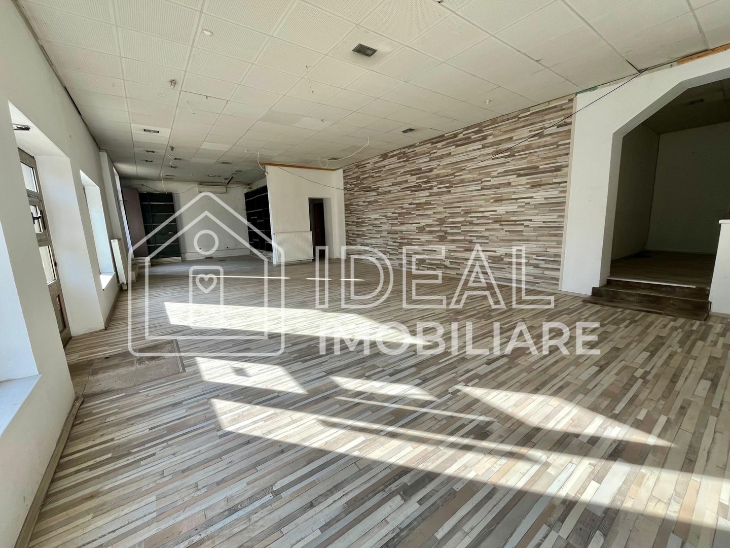 Spațiu Comercial cu Vitrină la strada principala, 110 mpu, Calea Dumbravii - Poză 3