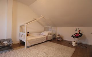 Casa in Blascovici, 5 camere + 3 bai, centrala proprie - Poză 12