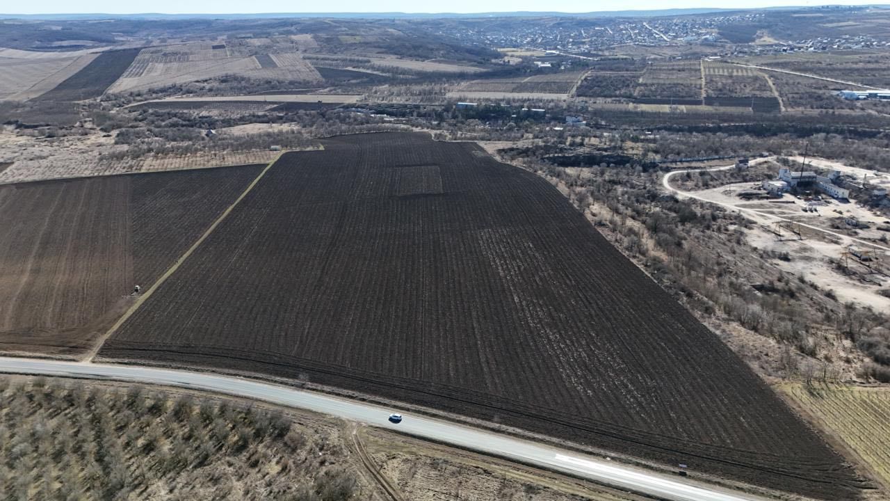 Teren agricol 190 ari, amplasat la traseul Ialoveni Băcioi - Poză 3