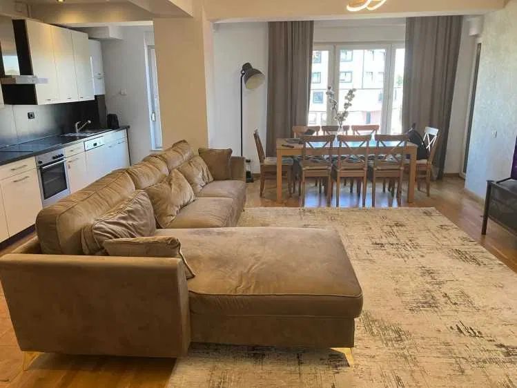 Apartament superb, trei camere cu parcare subterana, zona Dacia - Poză 1